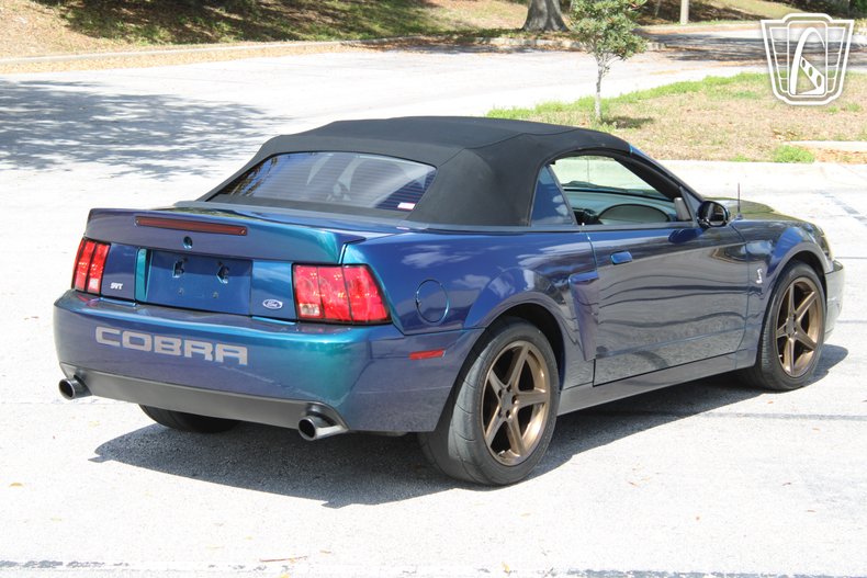 2004 Ford Mustang 10