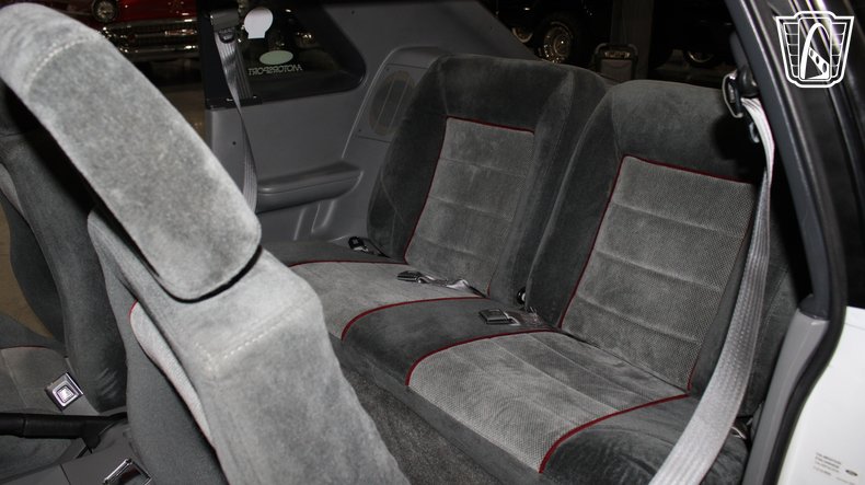 1988 Ford Mustang 8