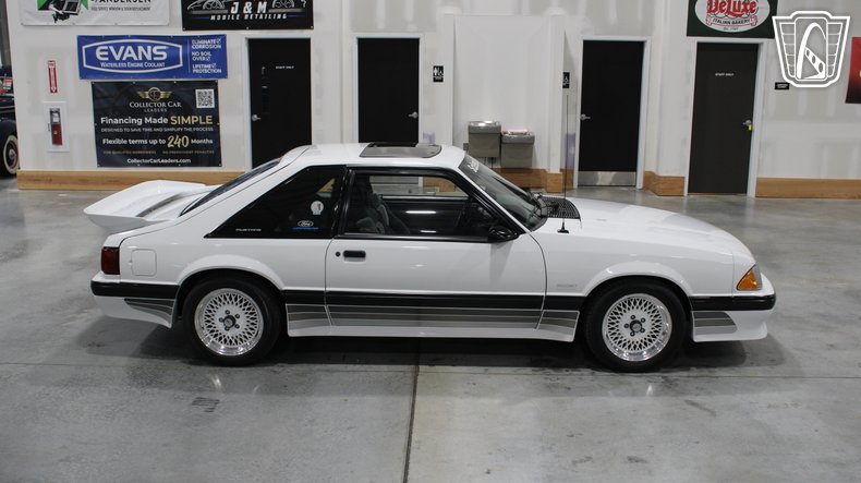1988 Ford Mustang 35