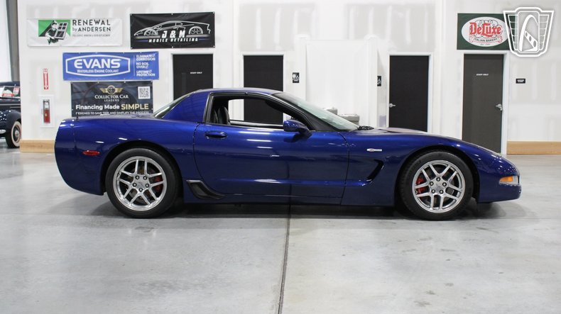 2004 Chevrolet Corvette 24
