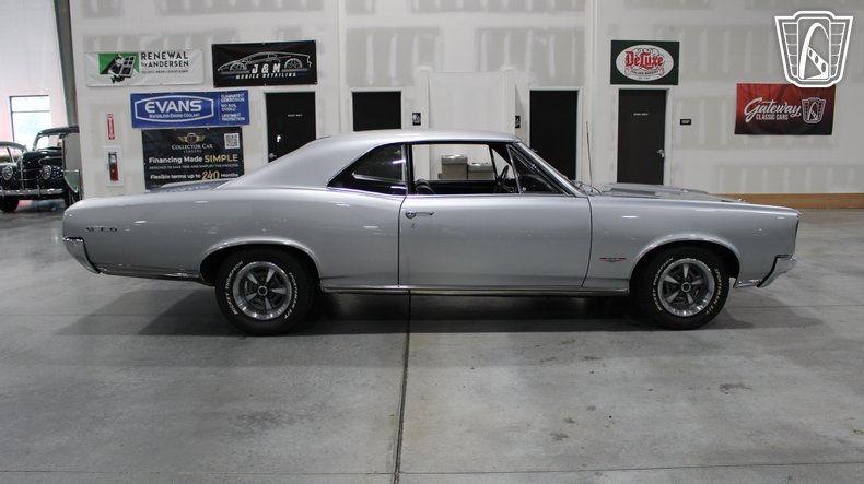 1966 Pontiac GTO 18