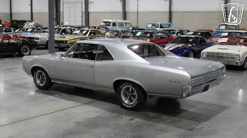 1966 Pontiac GTO 32