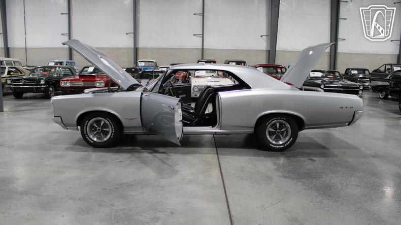 1966 Pontiac GTO 80