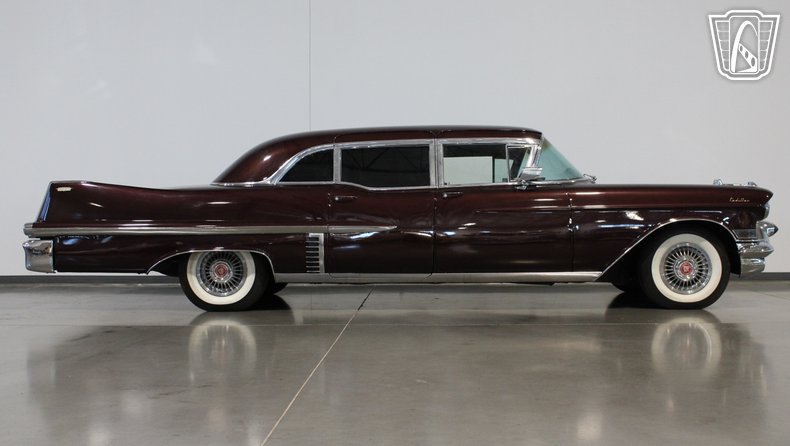 1957 Cadillac Fleetwood 26