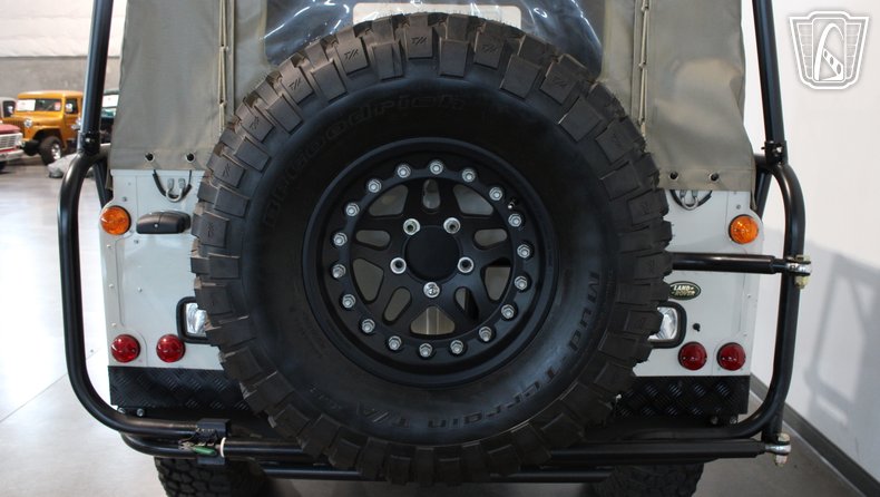 1993 Land Rover Defender 110 255