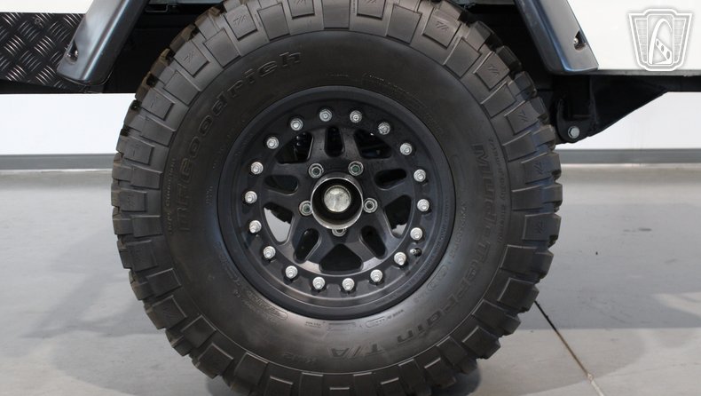 1993 Land Rover Defender 110 271