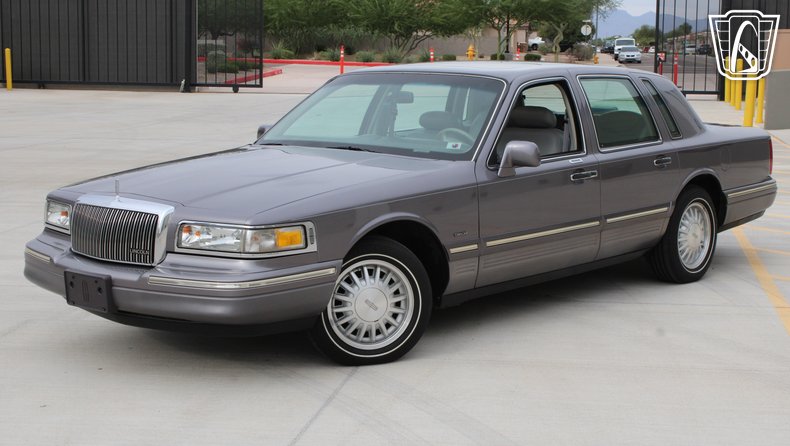 1996 Lincoln Town Car 3