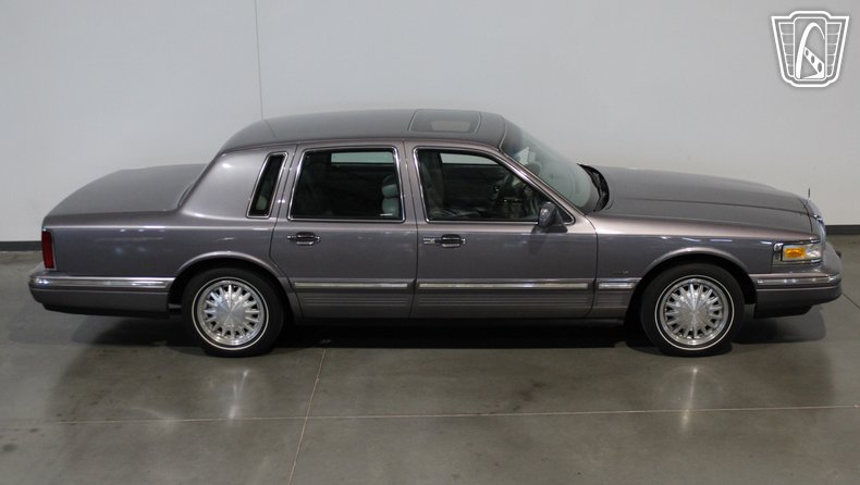 1996 Lincoln Town Car 16