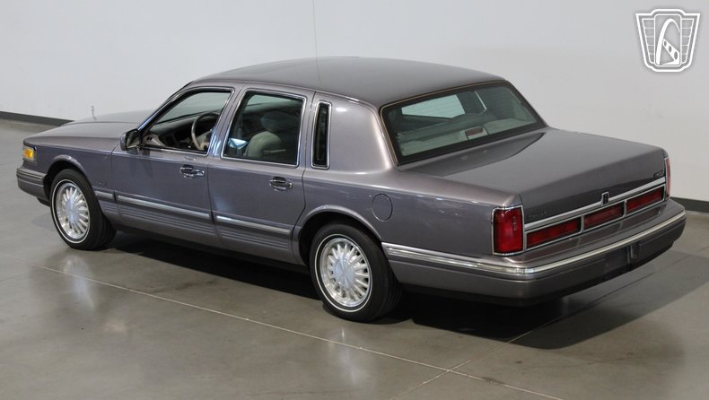 1996 Lincoln Town Car 19