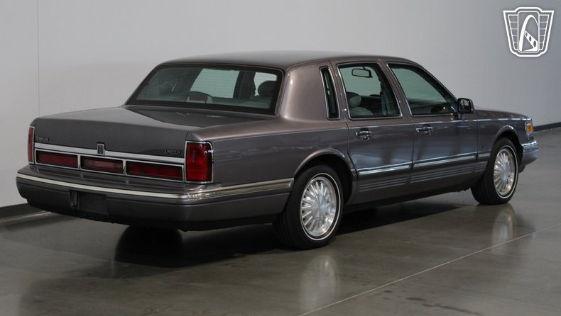 1996 Lincoln Town Car 25