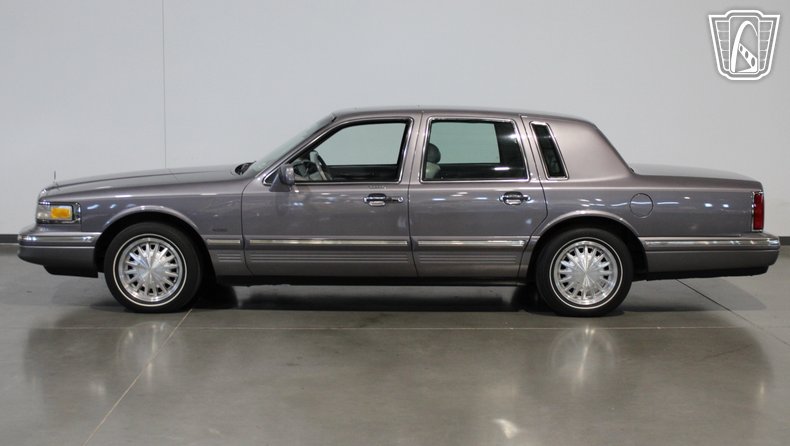 1996 Lincoln Town Car 28