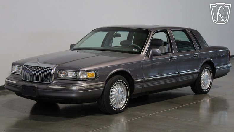 1996 Lincoln Town Car 29