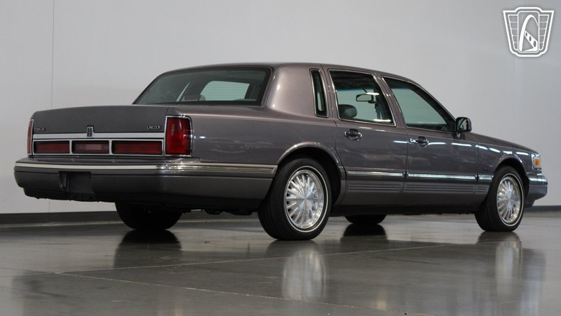 1996 Lincoln Town Car 33