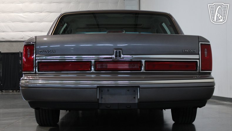 1996 Lincoln Town Car 34