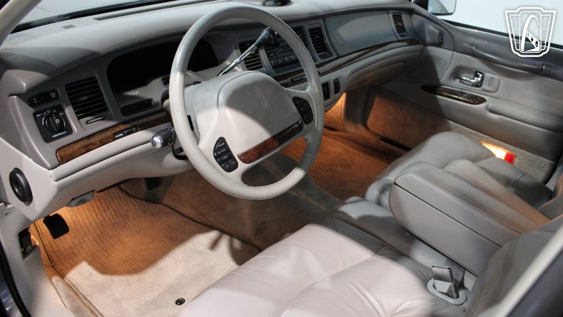 1996 Lincoln Town Car 8