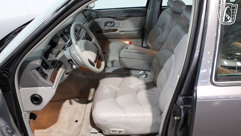 1996 Lincoln Town Car 38