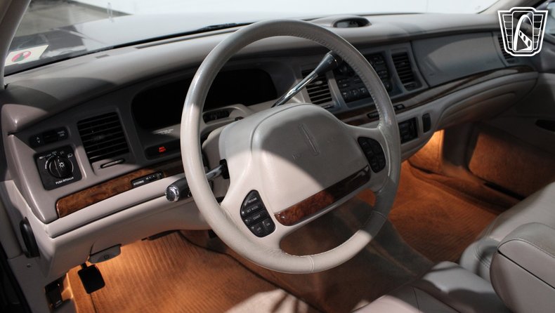 1996 Lincoln Town Car 9