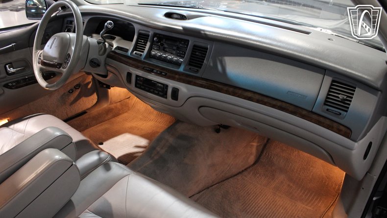 1996 Lincoln Town Car 10