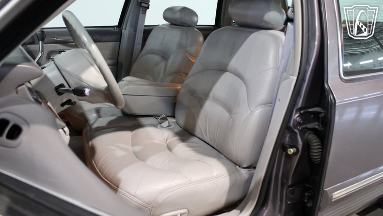 1996 Lincoln Town Car 39