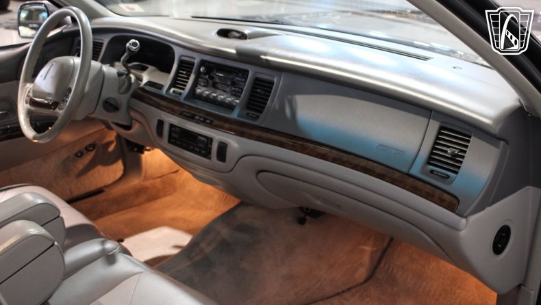 1996 Lincoln Town Car 43