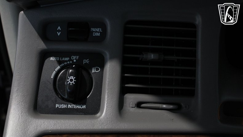 1996 Lincoln Town Car 63