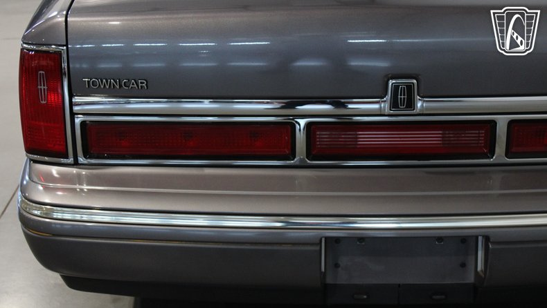 1996 Lincoln Town Car 221