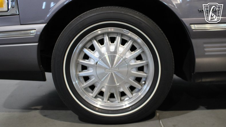 1996 Lincoln Town Car 235