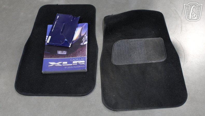 2004 Cadillac XLR 251