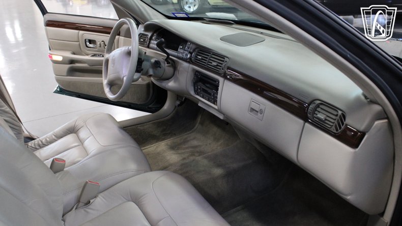 1999 Cadillac DeVille 143