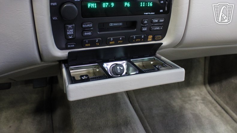 1999 Cadillac DeVille 151