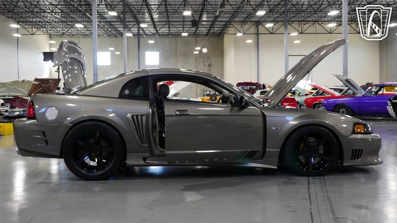 2001 Ford Mustang 12