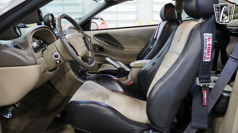 2001 Ford Mustang 17