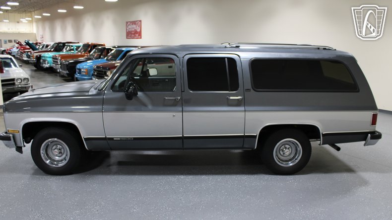 1990 GMC Suburban 24