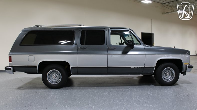 1990 GMC Suburban 34