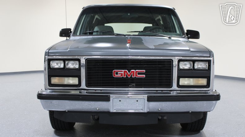 1990 GMC Suburban 3