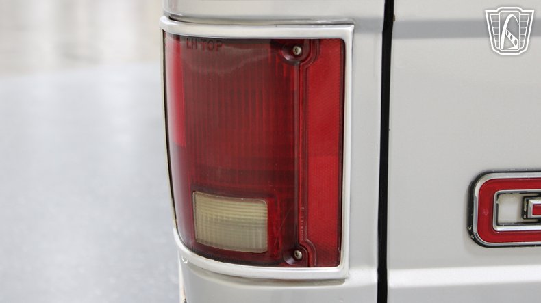 1990 GMC Suburban 9