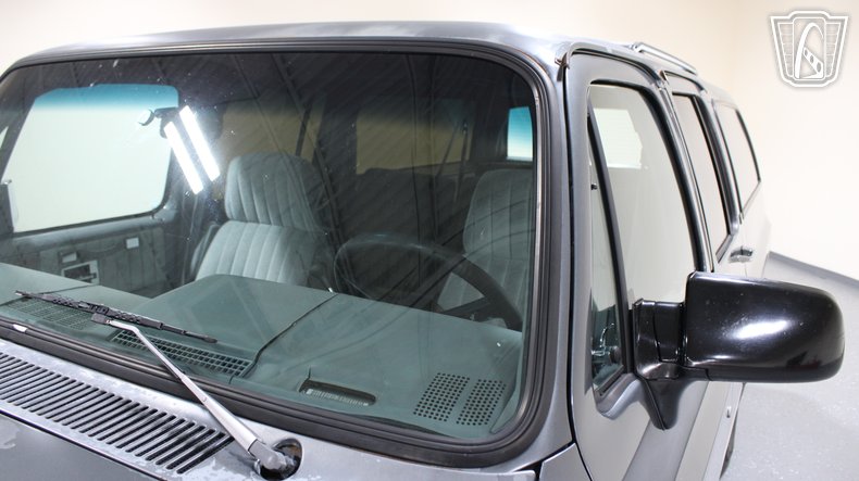 1990 GMC Suburban 52