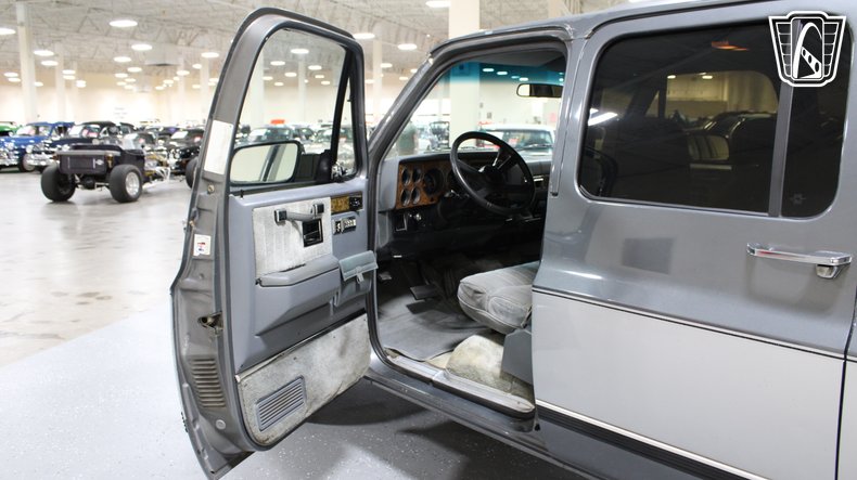 1990 GMC Suburban 89
