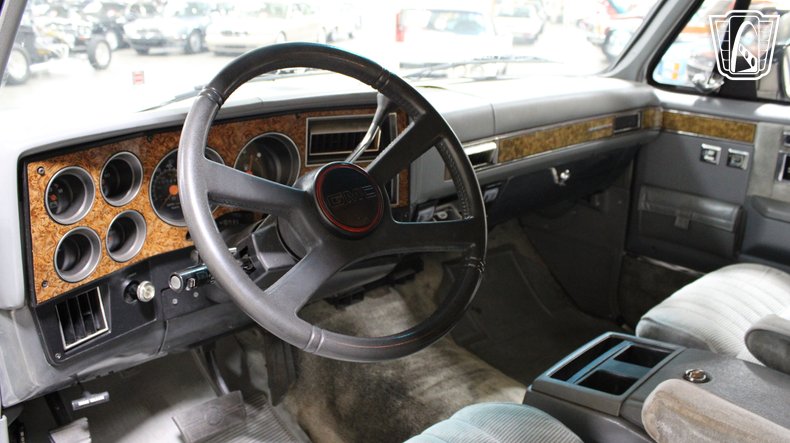 1990 GMC Suburban 13