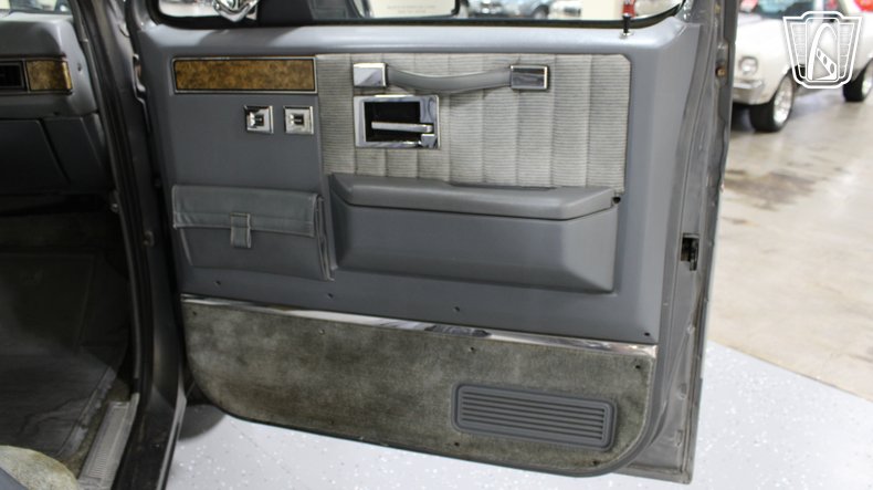 1990 GMC Suburban 107