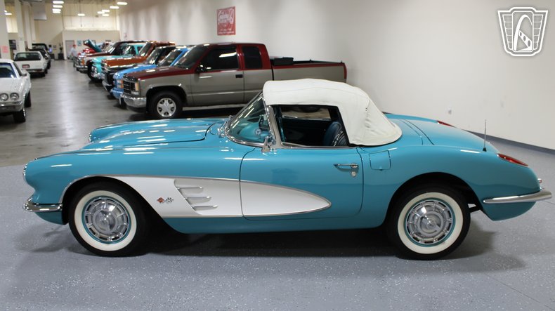 1960 Chevrolet Corvette 4