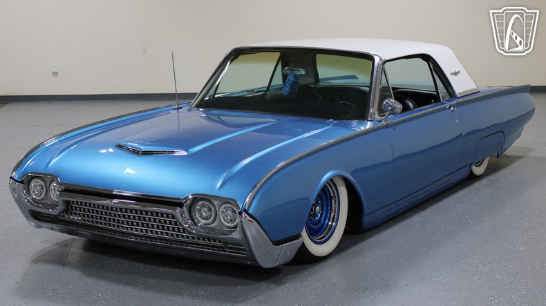 1961 Ford Thunderbird 22