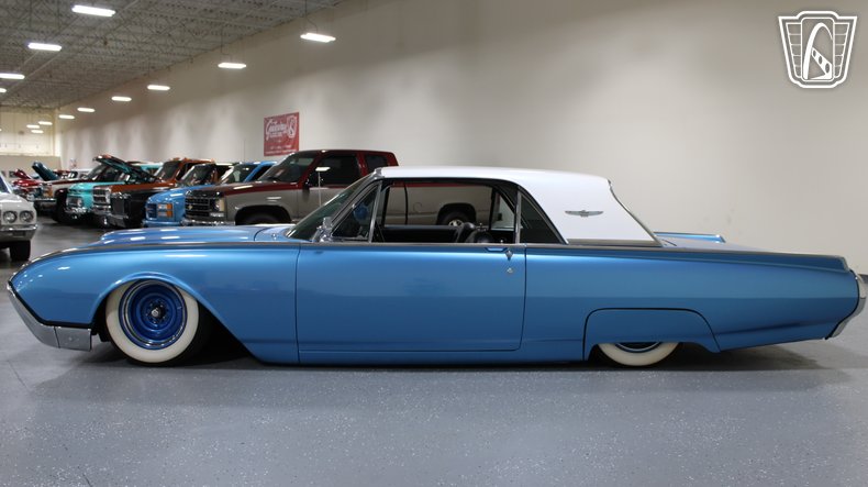 1961 Ford Thunderbird 24
