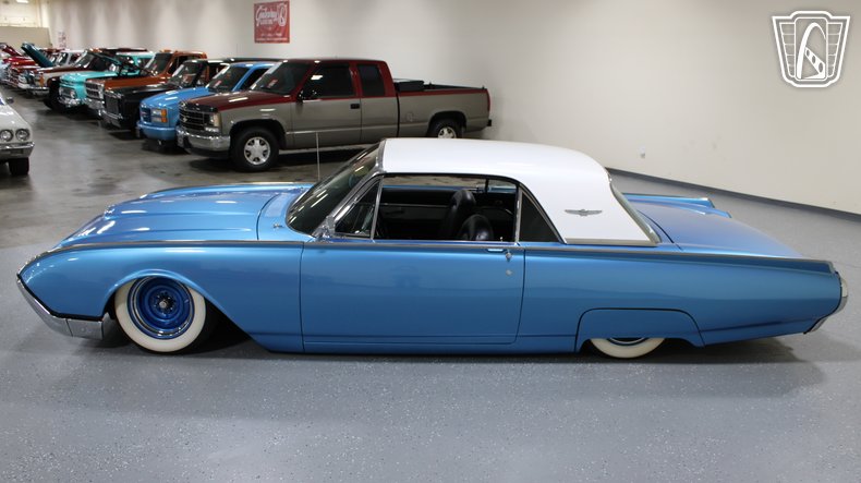 1961 Ford Thunderbird 25