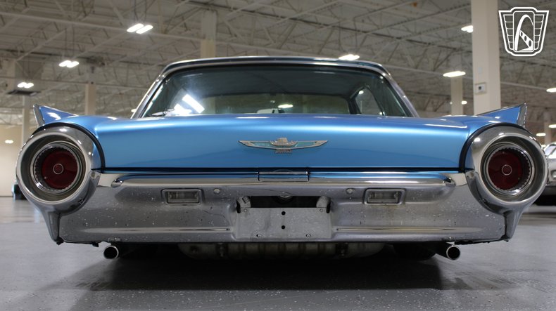 1961 Ford Thunderbird 32