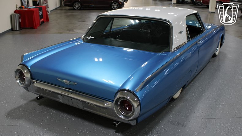 1961 Ford Thunderbird 34