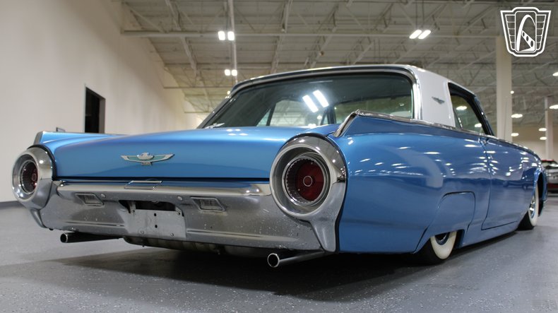 1961 Ford Thunderbird 35