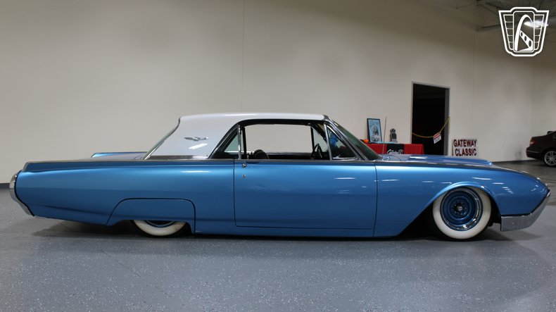 1961 Ford Thunderbird 36