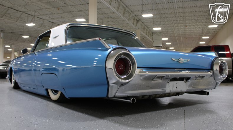 1961 Ford Thunderbird 29