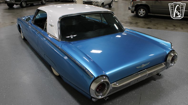 1961 Ford Thunderbird 28
